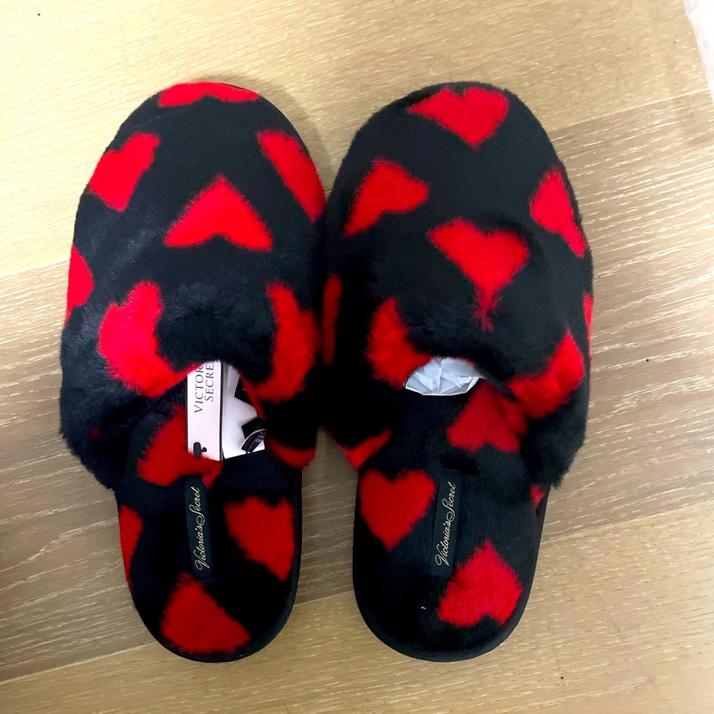 COPY - Victoria’s Secret Fluffy slippers NWT